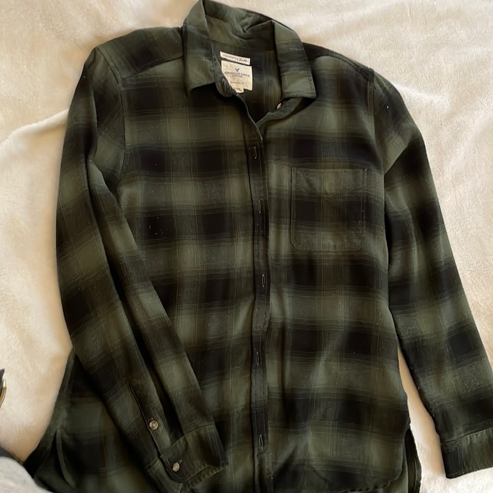 American eagle boyfriend fit flannel! Worn only twice! Size medium!